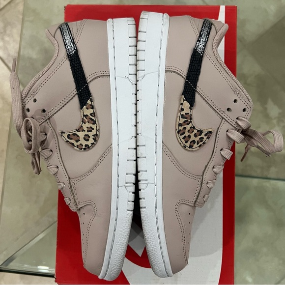Nike Dunk Low SE in Fossil Stone and leopard print sneakers 8.5 - Picture 9 of 16